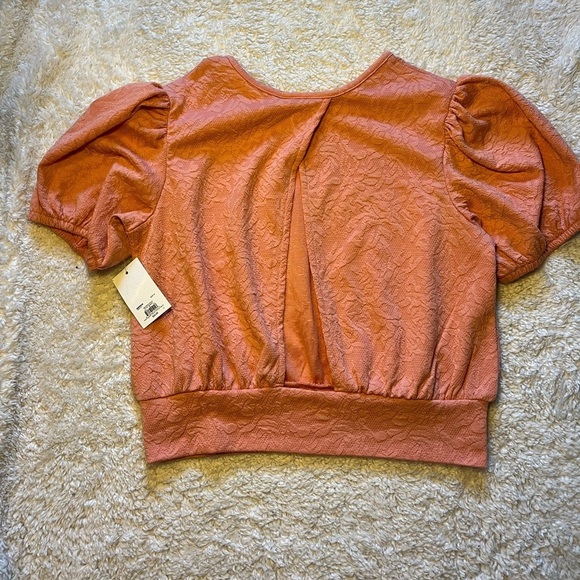 NWT S.O. Puff Sleeve w/ Cutout Back Blouse - Picture 4 of 7